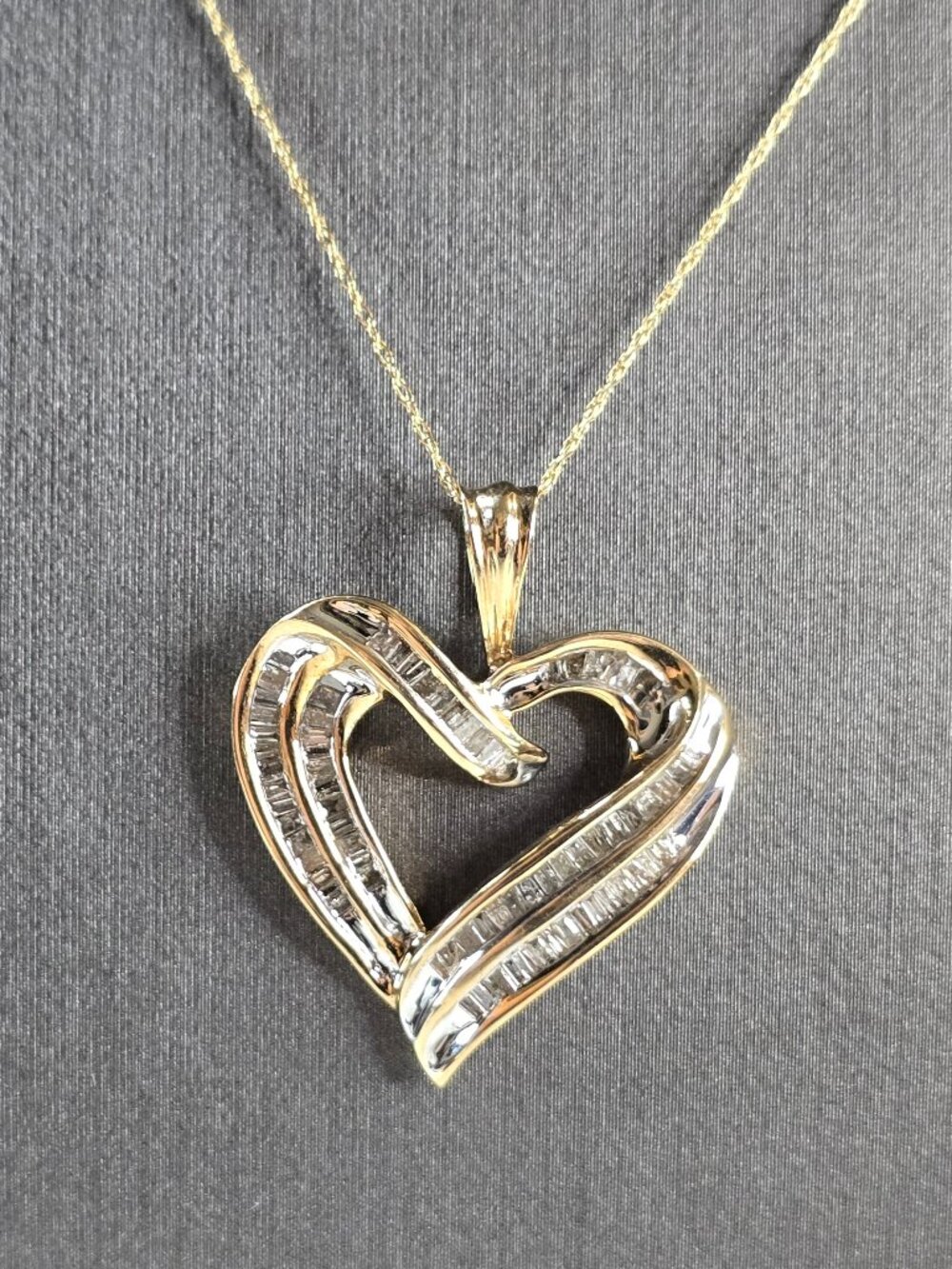 Women's Vintage Estate 10K Gold Diamond Heart Pendant w/ Necklace, 4.6g E7864